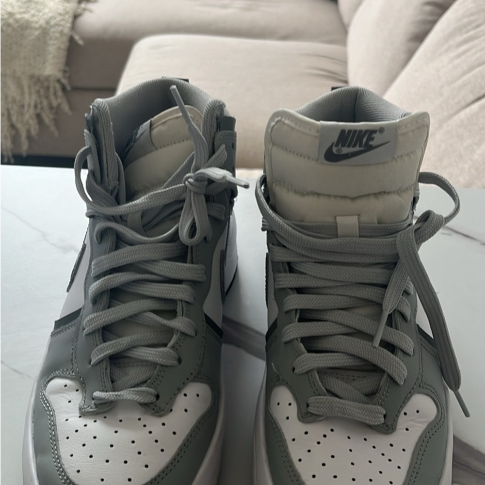 Nike unisex High-Top Sneakers in Gray and White